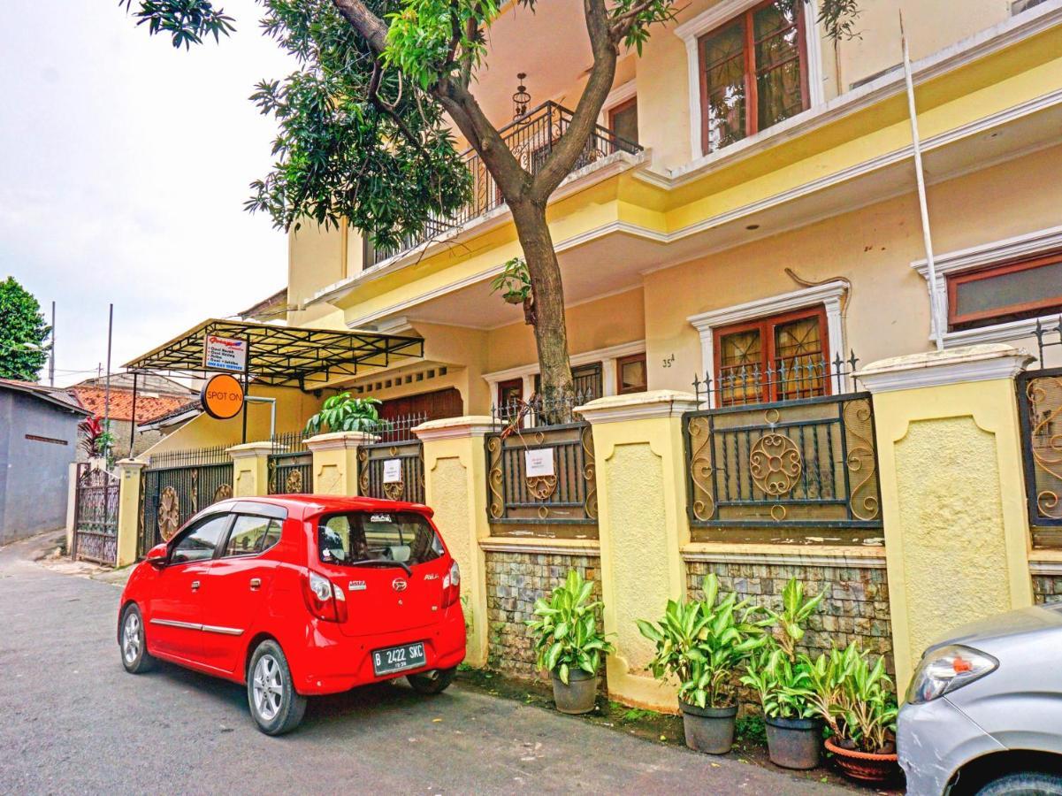 Spot On 90295 Simprug Residence Jakarta Exterior photo